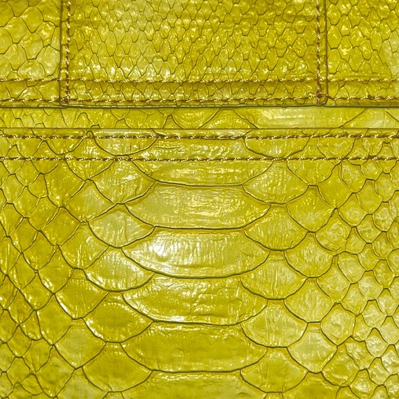 Liz Claiborne Yellow Vegan Python Crossbody Bag - Picture 6 of 11